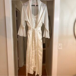 Oscar de la Renta Pink label peignoir set